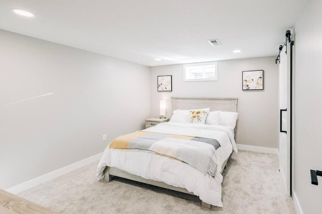 Beautiful Luxury Home Freshly Renovated With Big Yard, Seating & Grill Pad Cottage Grove Exterior photo